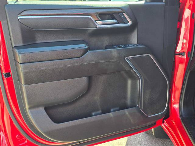 Used 2025 Chevrolet Silverado 1500 LT AWD/4WD image 17