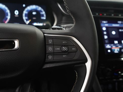 Used 2024 Jeep Grand Cherokee L Altitude AWD/4WD image 28