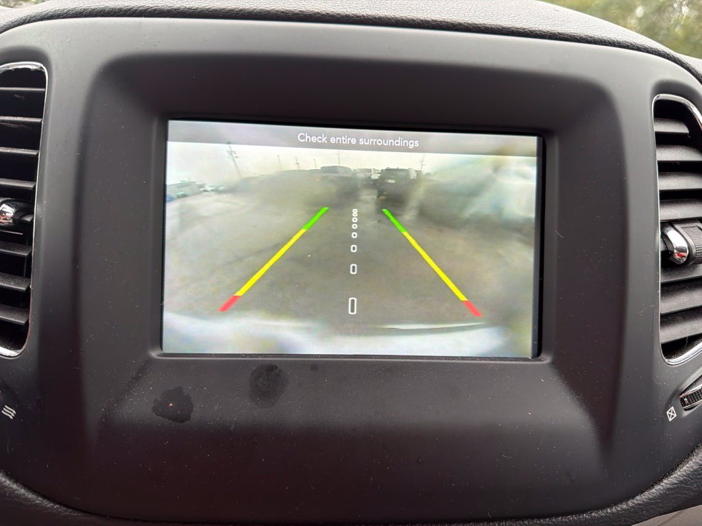 Used 2021 Jeep Compass Latitude FWD image 32