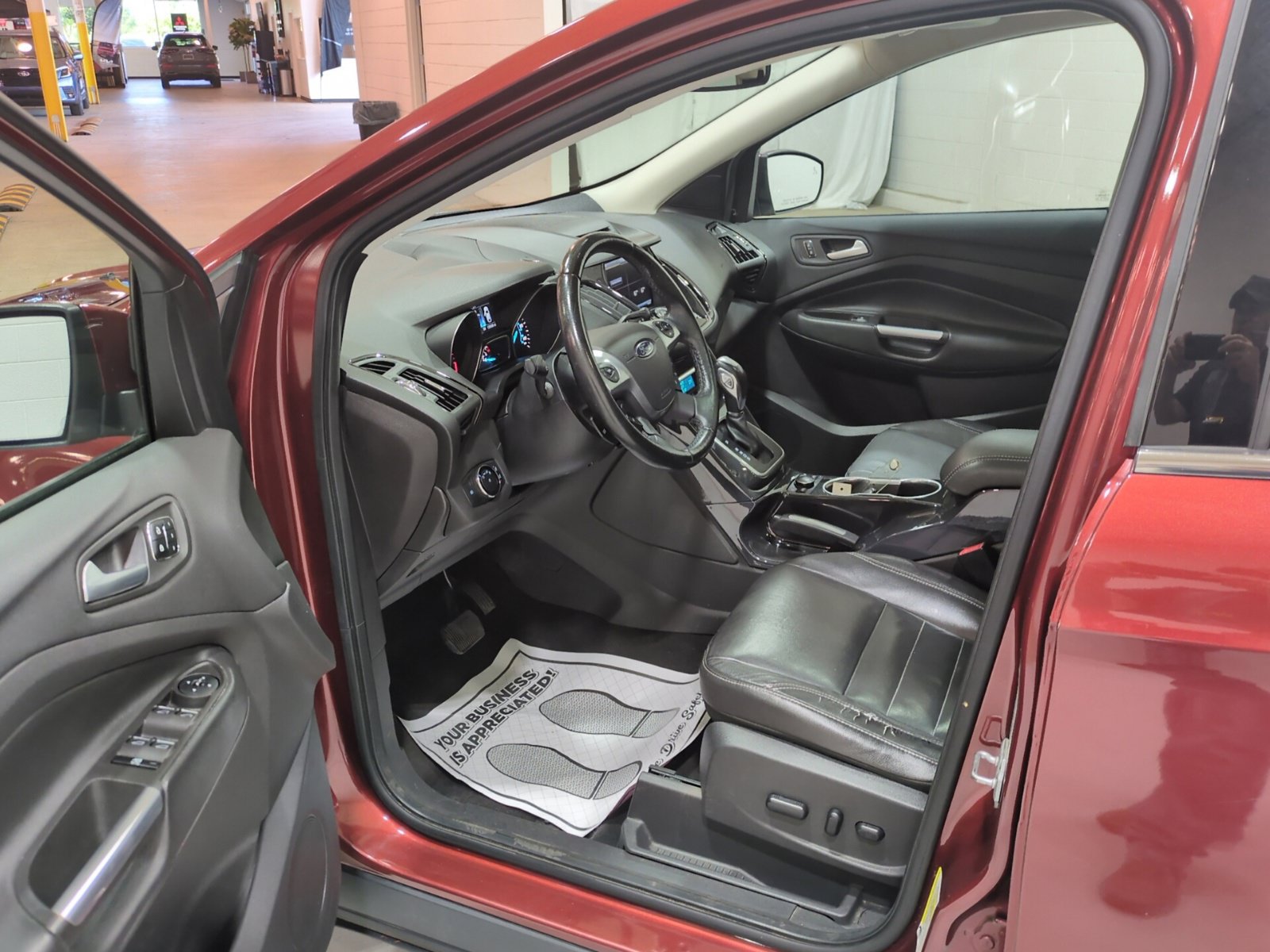 Used 2014 Ford Escape Titanium w/ Equipment Group 401A FWD image 17