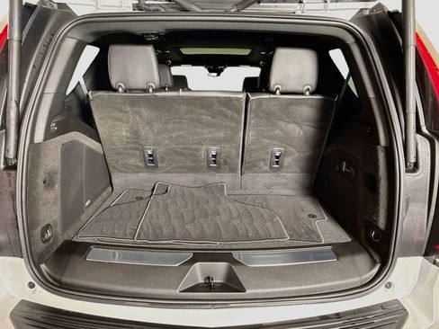 Used 2023 Cadillac Escalade Premium Luxury AWD/4WD image 28