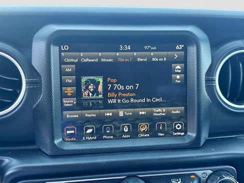 Used 2022 Jeep Wrangler Unlimited Sahara w/ Cold Weather Group AWD/4WD image 16