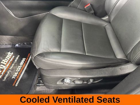 Used 2025 Cadillac XT4 Premium Luxury image 12