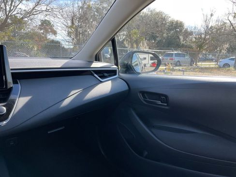 Used 2025 Toyota Corolla LE image 33