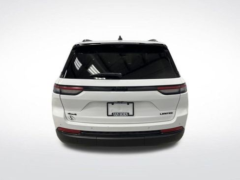 Used 2023 Jeep Grand Cherokee Limited w/ Luxury Tech Group II image 13