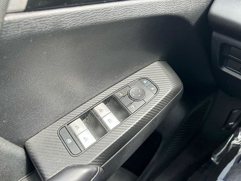 Used 2023 Mitsubishi Outlander ES image 16