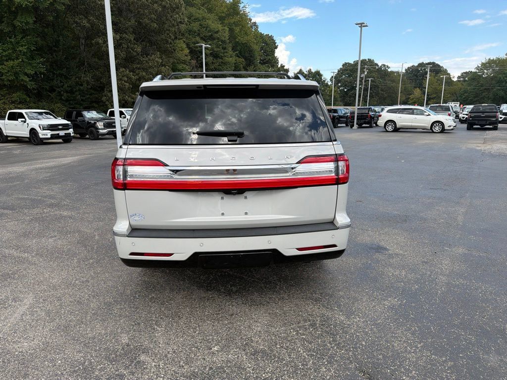 Used 2021 Lincoln Navigator L Reserve AWD/4WD image 4