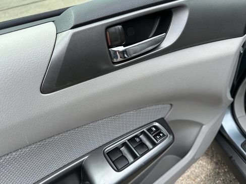 Used 2013 Subaru Forester 2.5X Premium w/ All-Weather Plus Pkg image 18