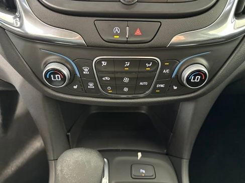 Used 2023 Chevrolet Equinox LT image 23