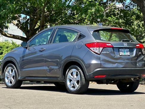 Used 2019 Honda HR-V LX image 6