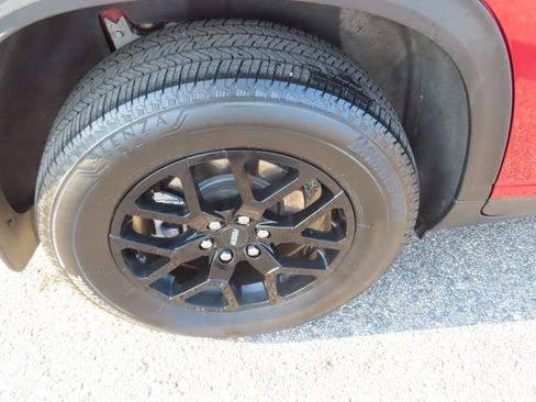 Used 2025 Chevrolet Traverse LT w/ Driver Confidence Package AWD/4WD image 13