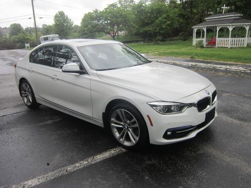 Used 2017 BMW 330i xDrive Sedan AWD/4WD image 4
