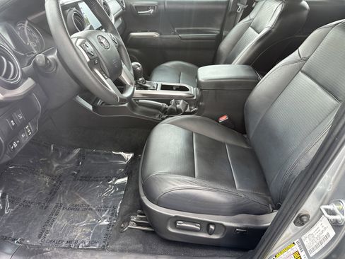 Used 2023 Toyota Tacoma Limited AWD/4WD image 9