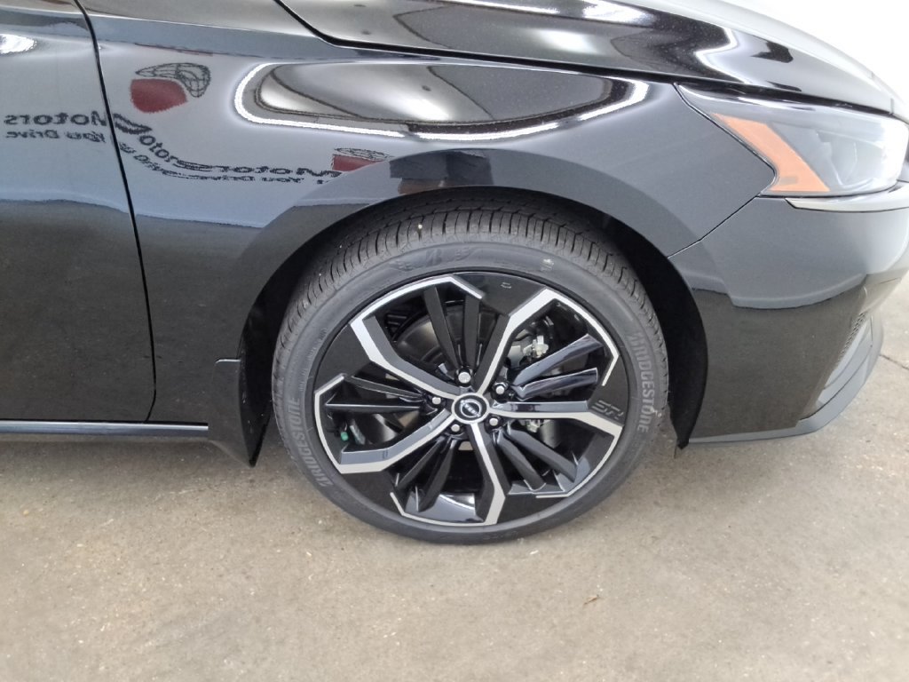 Used 2025 Nissan Altima 2.5 SR w/ SR Premium Package FWD image 23