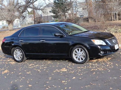 Used 2009 Toyota Avalon Limited image 2