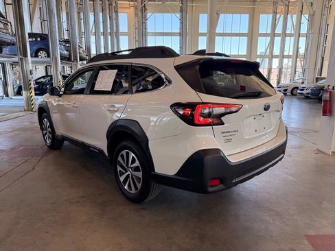 Certified 2025 Subaru Outback Premium AWD/4WD image 5