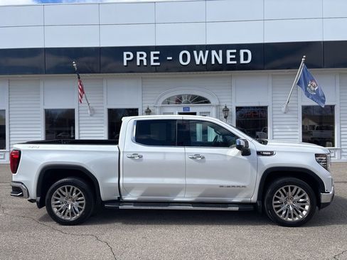 Certified 2022 GMC Sierra 1500 SLT w/ SLT Premium Plus Package image 4