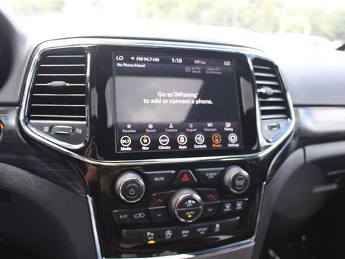 Used 2020 Jeep Grand Cherokee Altitude image 17