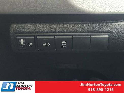 Used 2023 Toyota Corolla SE w/ SE Package FWD image 23