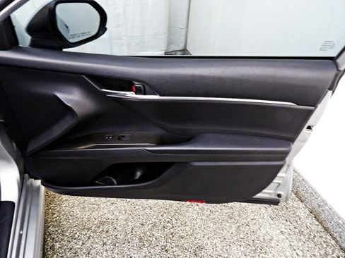 Used 2021 Toyota Camry SE image 11