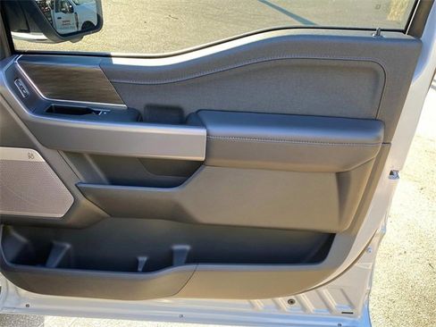 Used 2025 Ford F150 Lariat w/ FX4 Off-Road Package image 38