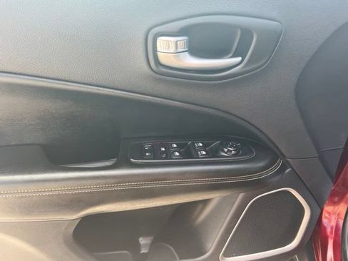 Used 2021 Jeep Compass Latitude FWD image 5