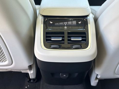 New 2026 Volvo XC60 B5 Ultra w/ Climate Package image 15