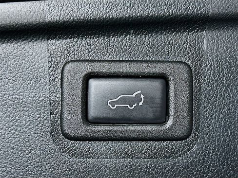 Used 2017 Subaru Outback 2.5i Limited image 10