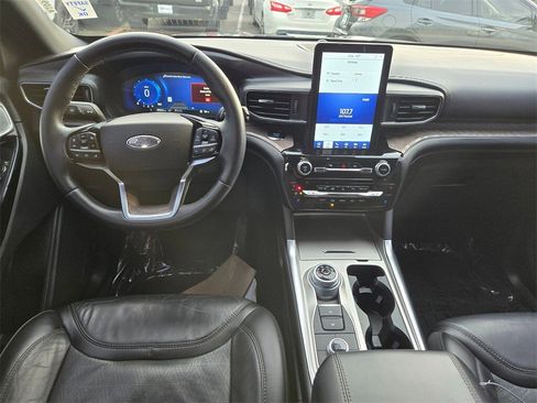 Used 2022 Ford Explorer Platinum w/ Technology Package image 11