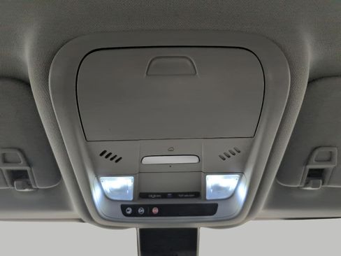 Used 2019 Chevrolet Equinox LT w/ Driver Convenience Package AWD/4WD image 18