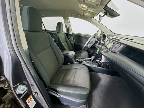 Used 2017 Toyota RAV4 LE image 28