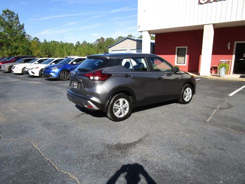 Used 2024 Nissan Kicks S image 6