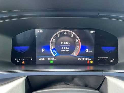 Used 2023 Volkswagen Taos SE w/ Panoramic Sunroof Package FWD image 17