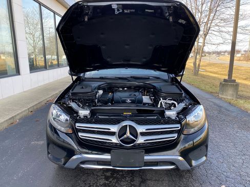 Used 2019 Mercedes-Benz GLC 300 4MATIC w/ Premium Package image 25