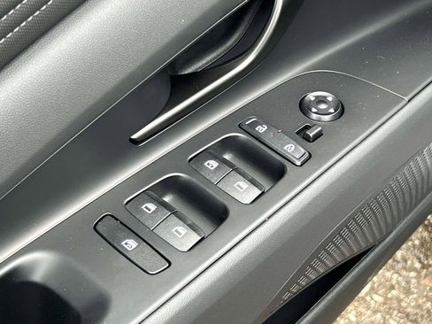 New 2025 Hyundai Elantra SEL image 15