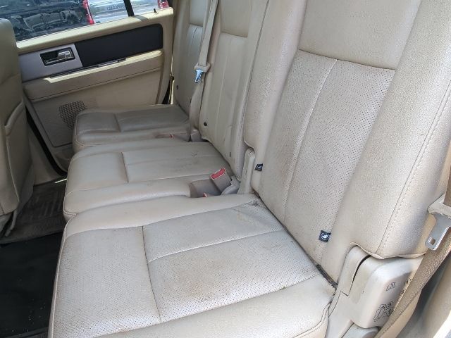 Used 2017 Ford Expedition XLT w/ Equipment Group 202A AWD/4WD image 7
