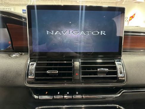 Used 2022 Lincoln Navigator Reserve image 16