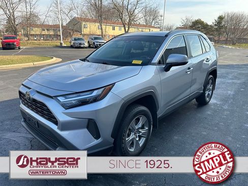 Used 2022 Toyota RAV4 XLE image 1