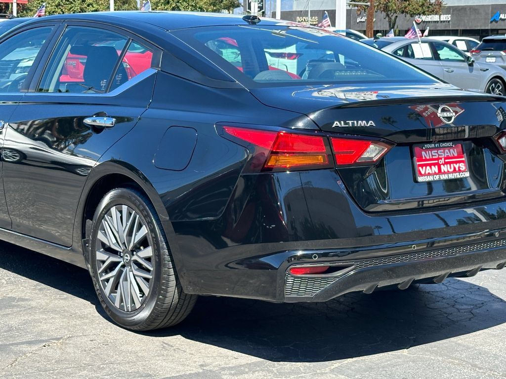 Used 2024 Nissan Altima 2.5 SV FWD image 5