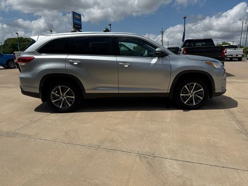 Used 2019 Toyota Highlander XLE image 5