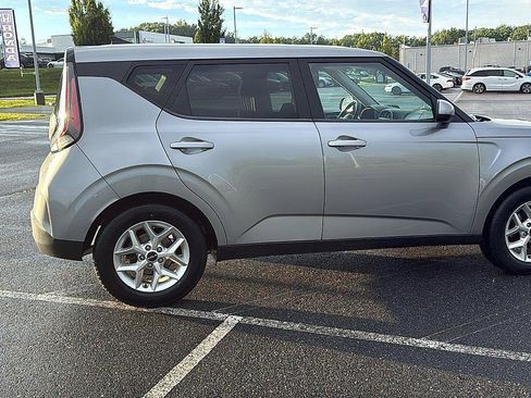 Used 2023 Kia Soul LX w/ Option Group 015 FWD image 4