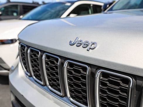 Used 2023 Jeep Grand Cherokee L Laredo w/ Trailer Tow Group (B) AWD/4WD image 7