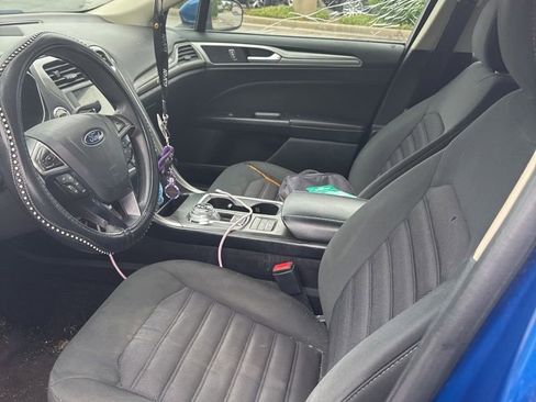 Used 2018 Ford Fusion SE FWD image 3