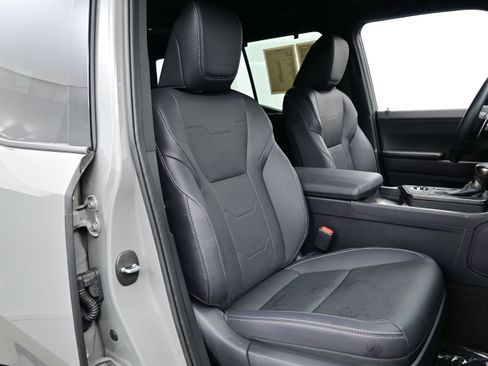 Used 2025 Lexus GX 550 w/ Accessory Package (2T) AWD/4WD image 14