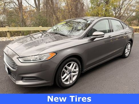 Used 2014 Ford Fusion SE image 4