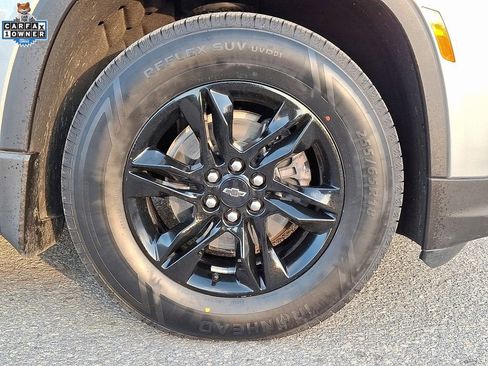 Used 2023 Chevrolet Traverse LT w/ Midnight/Sport Edition image 9