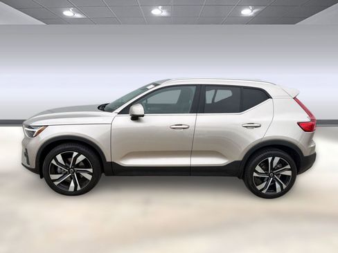 Certified 2024 Volvo XC40 B5 Plus w/ Protection Package Premier AWD/4WD image 2