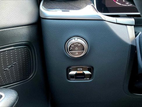 New 2025 Mercedes-Benz GLC 350e GLC 350e image 13