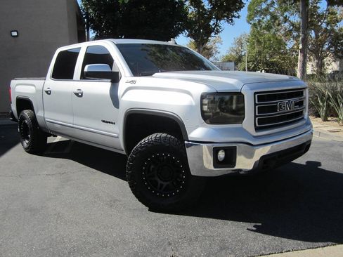 Used 2015 GMC Sierra 1500 SLE w/ SLE Value Package AWD/4WD image 2