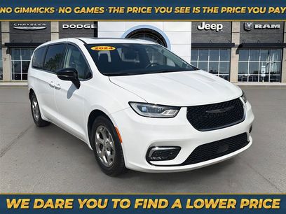 Used 2024 Chrysler Pacifica Limited